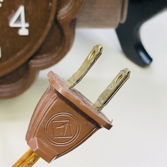 Vintage 70s SPARTUS USA Plastic Faux Wood Rolling Pin Plug In Wall Clock Rustic - Picture 10 of 14